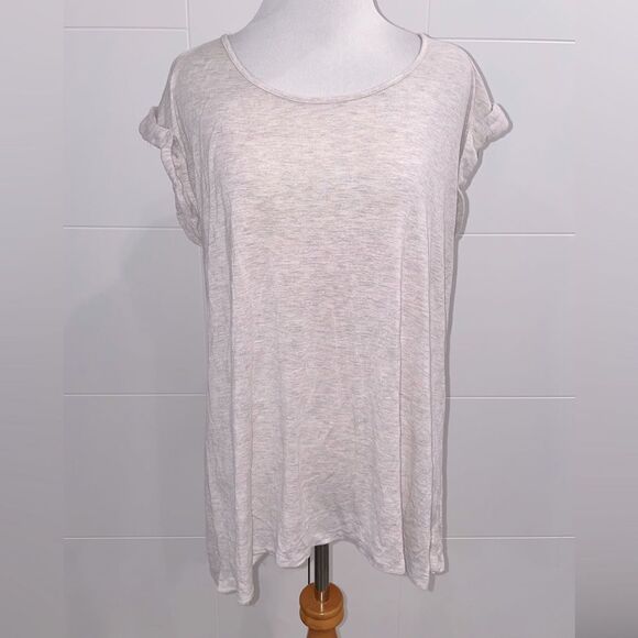Cream t shirt, stretchy, with peep hole on upper back. - Picture 1 of 13
